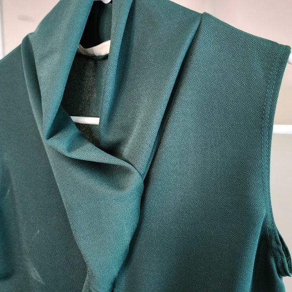 NWT Tiffany and Grey Sleeveless Blouse Small Petite - Picture 2 of 8